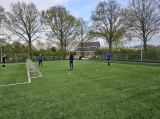 Training S.K.N.W.K. JO19-1 van donderdag 25 april 2024 (25/120)